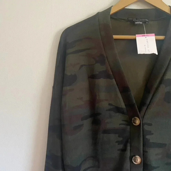 NWT Social Standard by Sanctuary Camo Cardigan Sweater - Picture 5 of 14